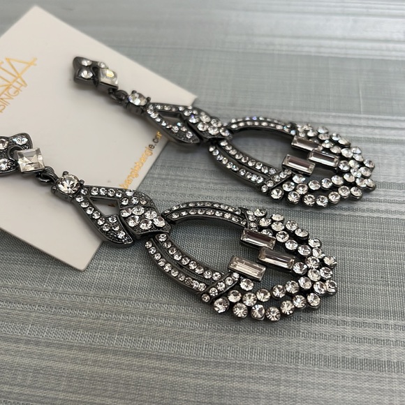 Stunning Statement Drop Earrings - NWT - Picture 4 of 7